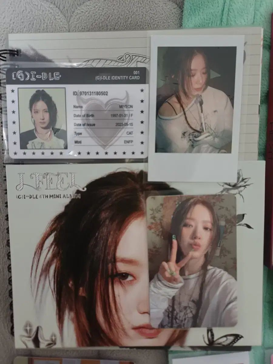 【即購入可能】（G）I-DLE 団体 チェキ ポラロイド G)I-DLE I feel アルバム Heat ミンニバージョン (+追加トレカ 2枚+