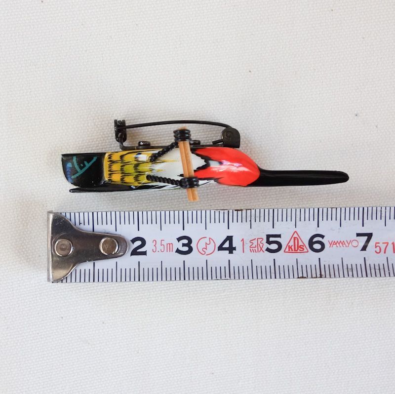 木彫りの野鳥ブローチ ハミングバード ラブバード - メルカリ