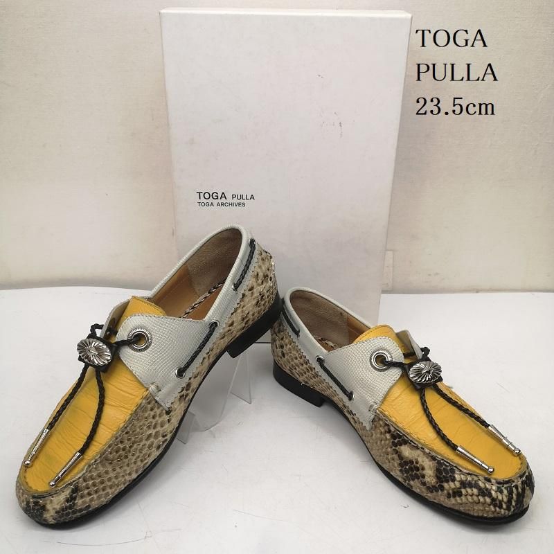 トーガ プルラ コンチョ パイソン モカシン シューズ ローファー