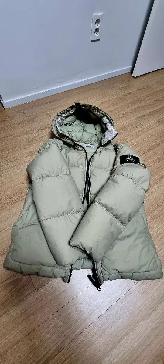 STONE ISLAND ストーンアイランド ナスラン ダウン M ストーン