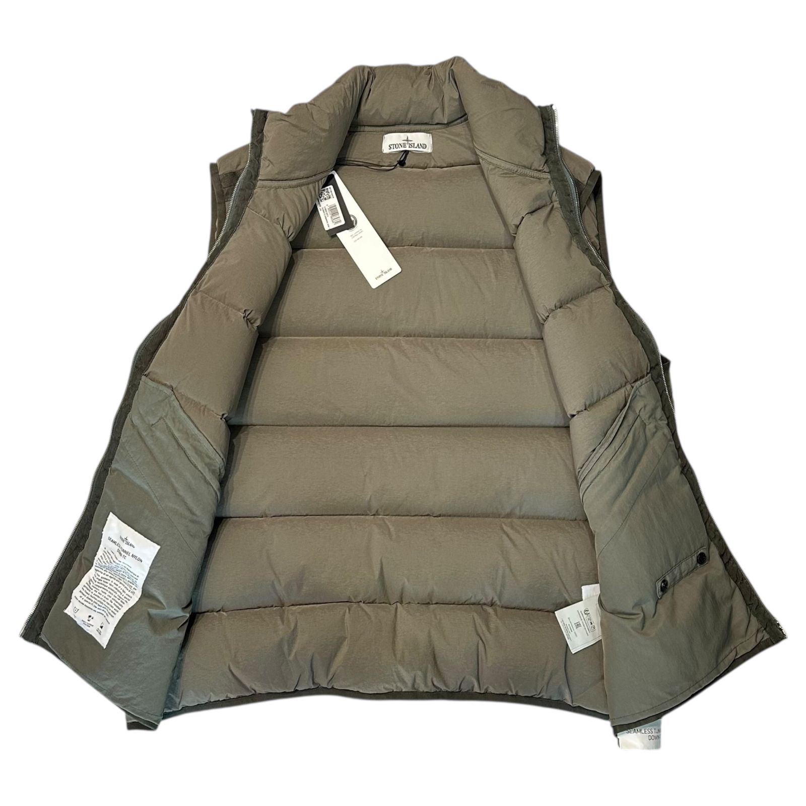 STONE ISLAND(ストーンアイランド) 24AW SEAMLESS TUNNEL NYLON DOWN 
