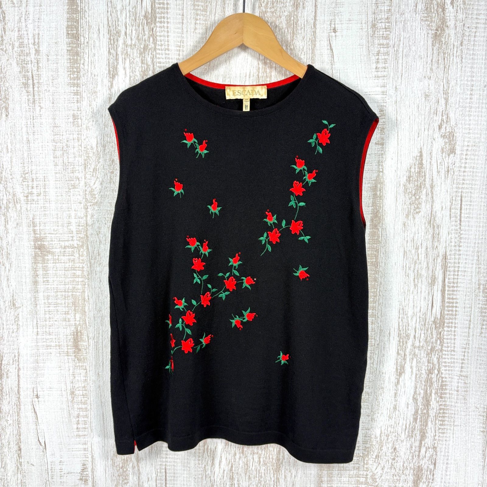 エスカーダ ESCADA 花刺繍 アンサンブル 2点セット カーディガン ノースリーブ ニット ウール ピンク ESCADA ヴィンテージ エスカーダ 花柄 フラワー 刺繍 ウール ニット