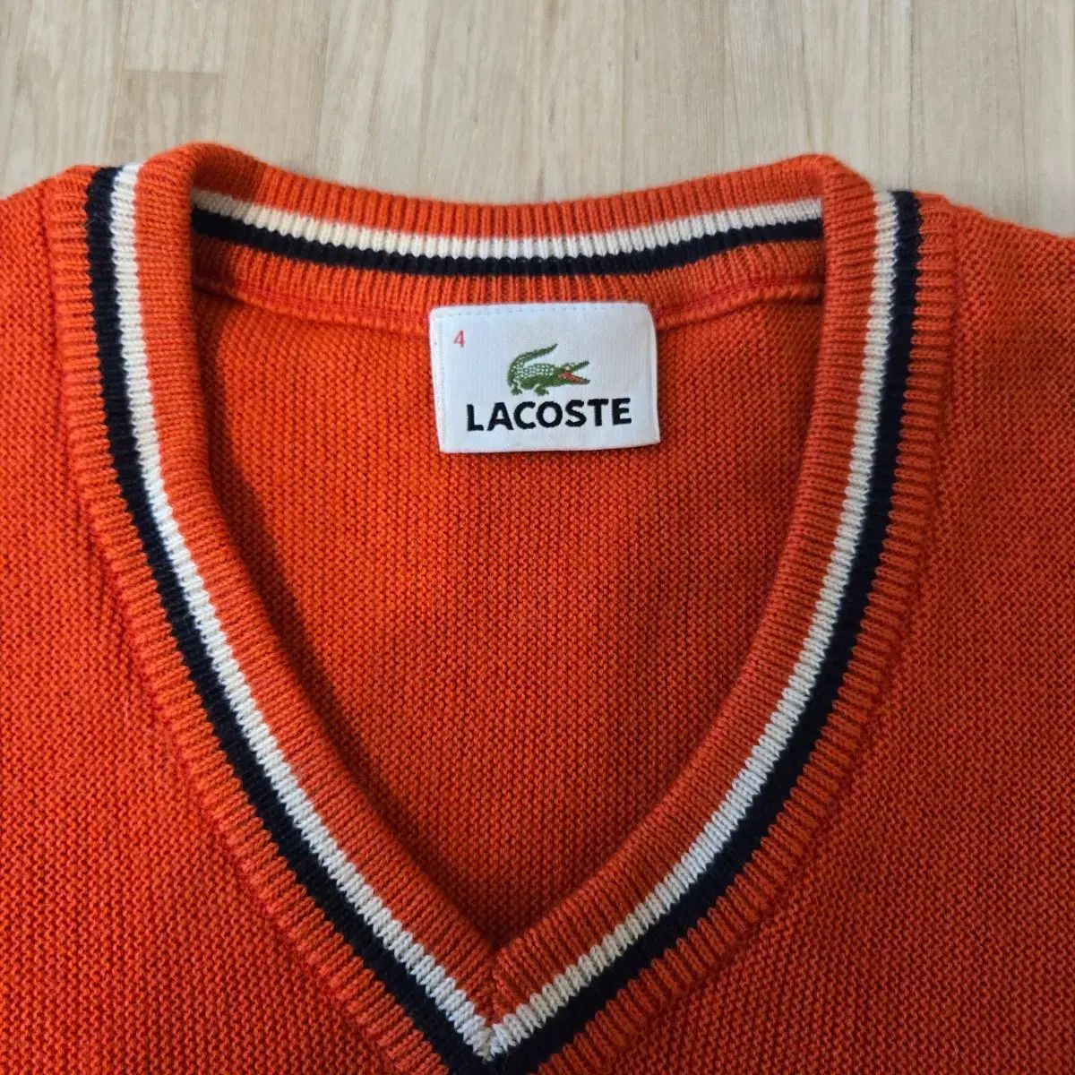 90) LACOSTE ラコステ Vネック ニット オレンジ - メルカリ