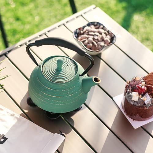 鉄器 南部鉄器 焼き付け鉄瓶 650 ml茶こし付きで茶葉やコーヒーを煮るために使用 伝統的な金縁の模様 内部はエナメル加工 耐熱シリコンハンドル茶道道具 紫色e fe 5 e 6 ef