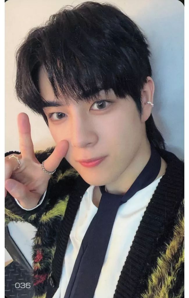 INI 佐野雄大 佐野雄大（INI） - 重量8.7kgで話題、INI佐野雄大のバッグの中身 [画像