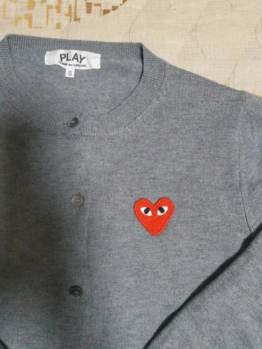 Comme des Garçons Play グレー カーディガン PLAY COMME des GARÇONS