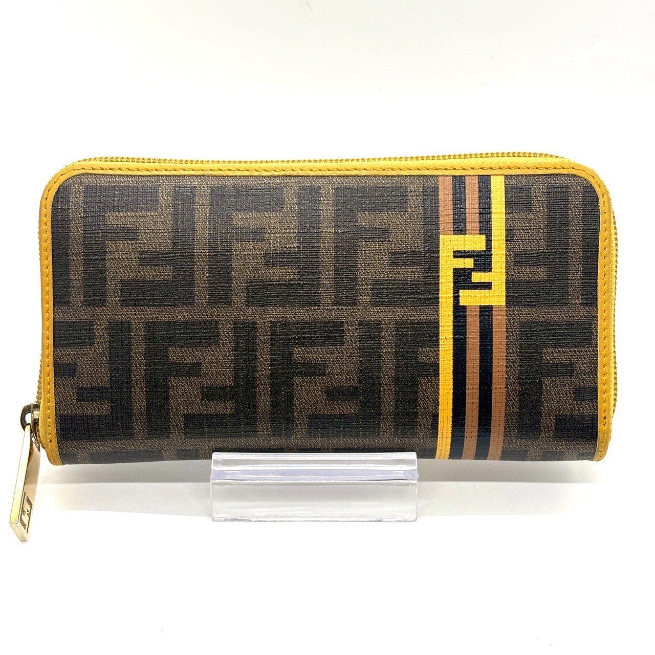 視線より、余韻で魅せる】 FENDI 長財布 ズッカ ペカン ラウンド