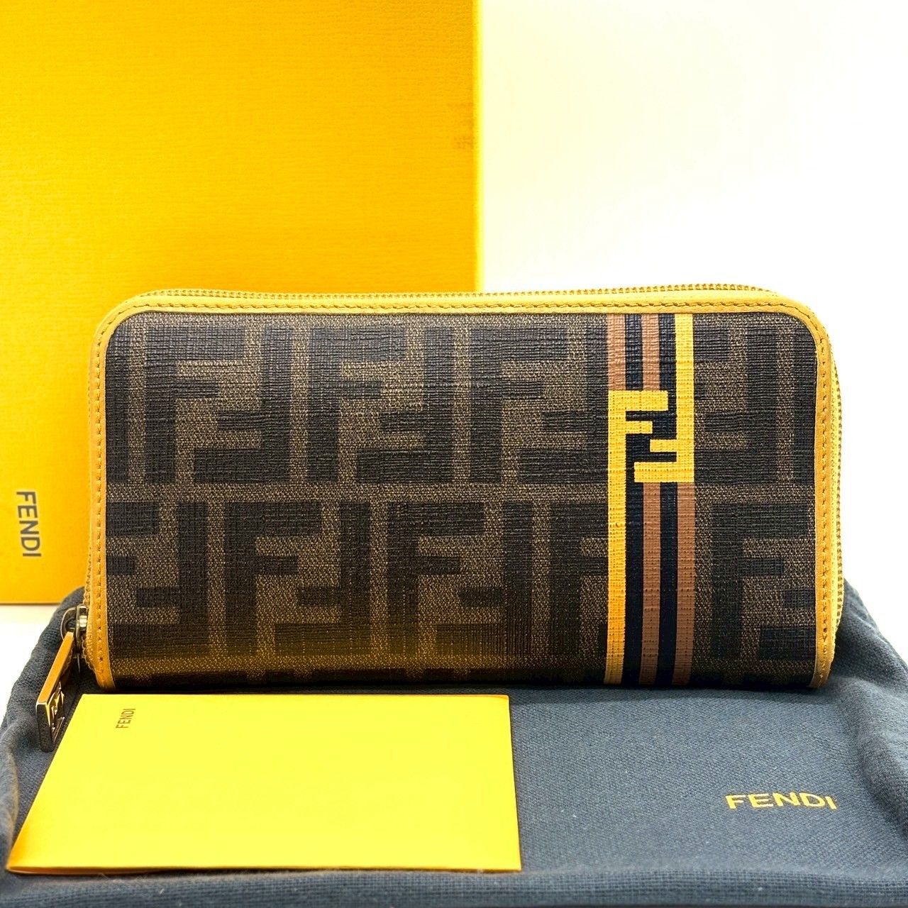 視線より、余韻で魅せる】 FENDI 長財布 ズッカ ペカン ラウンド