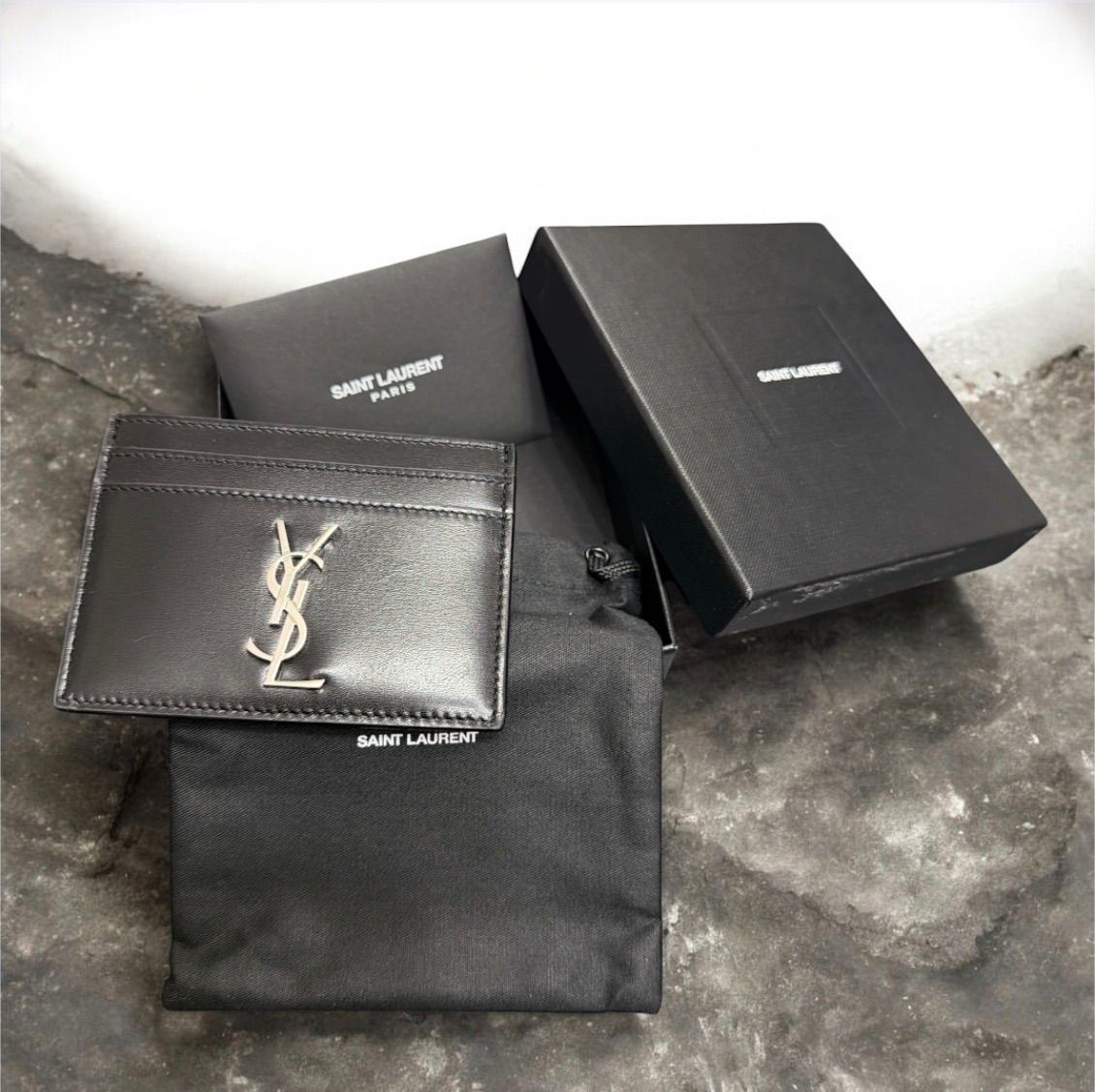 【新品未使用】イヴサンローラン レザー ケース ロゴ 新品未使用・付属品完備】SAINT LAURENT サンローラン YSLロゴ レザー