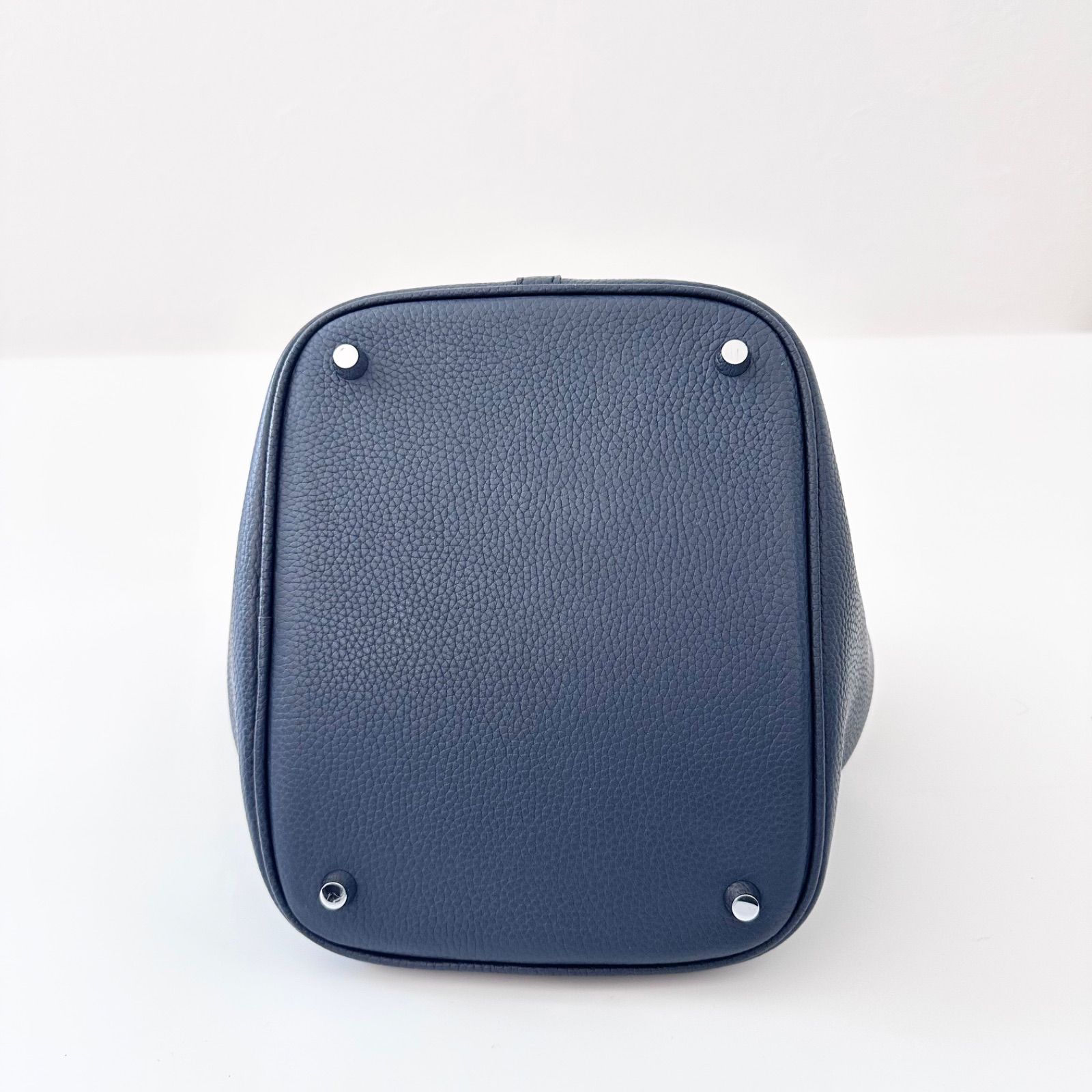 aki&... 4U楽天 プレミアム 本革 キューブバッグ MM ネイビー 定価 