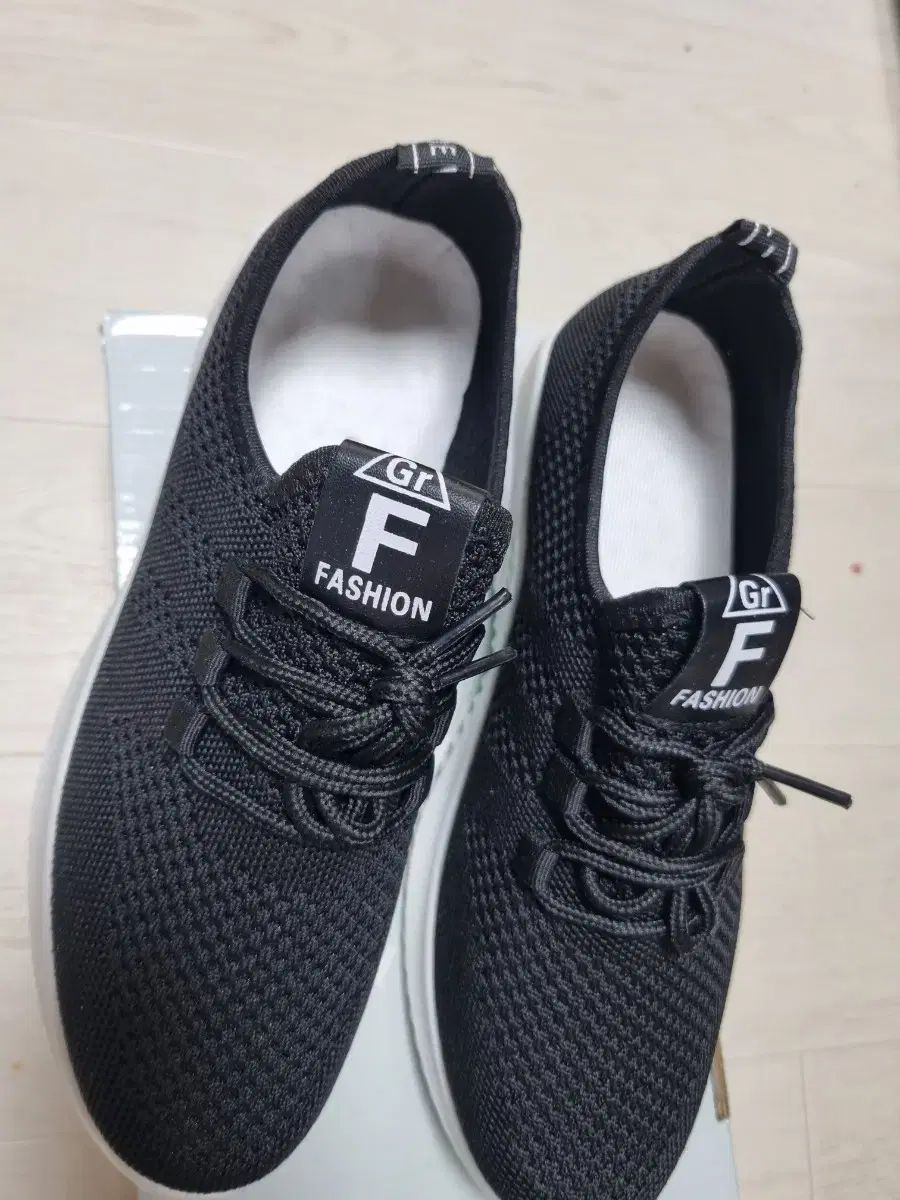 ファッション ブラック スニーカー メッシュ ランニングシューズ