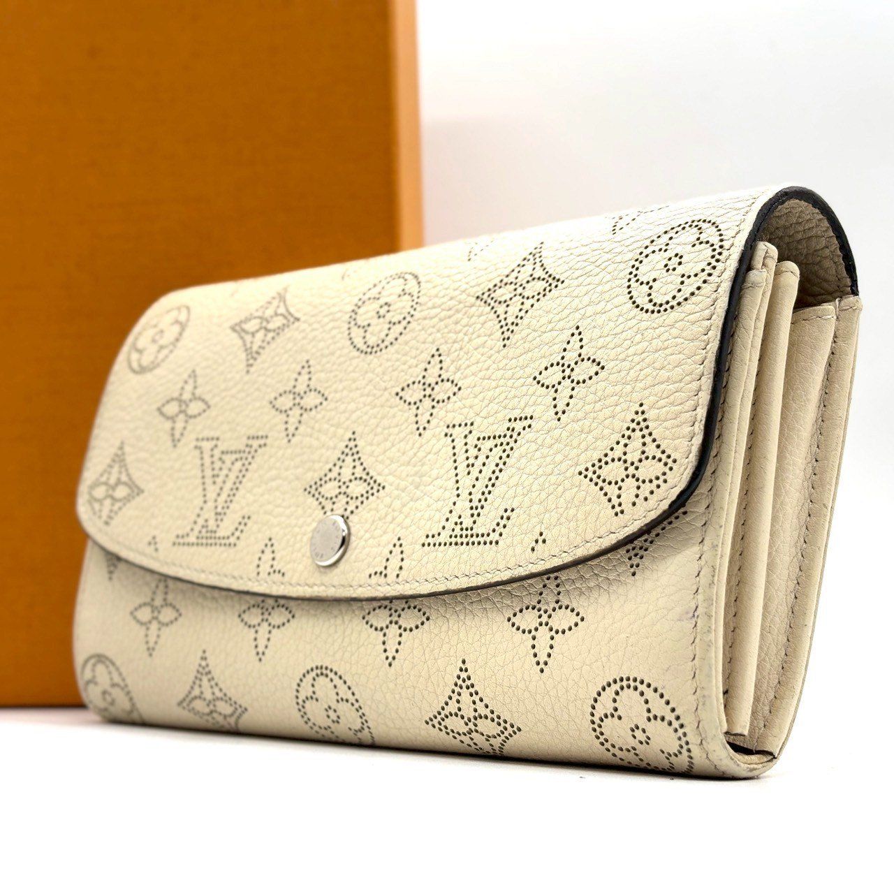 静かに、上質が伝わる】 LOUIS VUITTON 長財布 マヒナ ポルトフォイユ