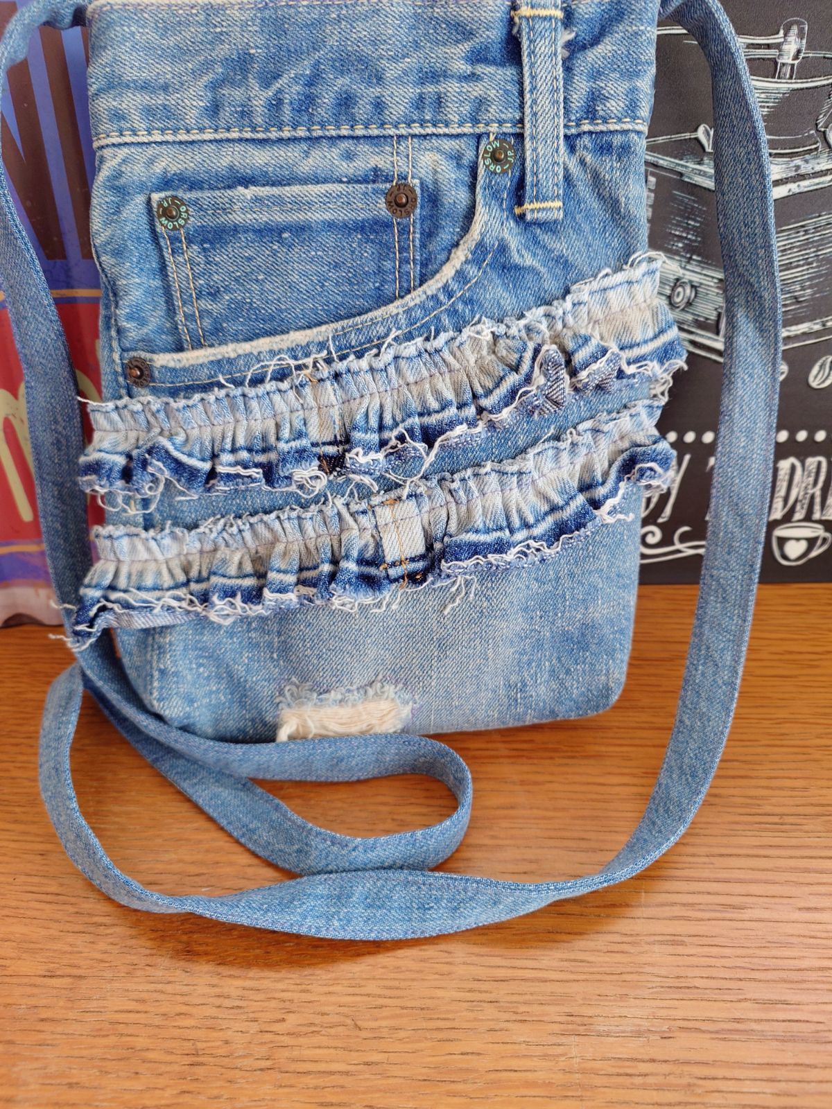 84☆USEDダメージデニムリメイク☆サコッシュ☆フリルショルダーバッグ