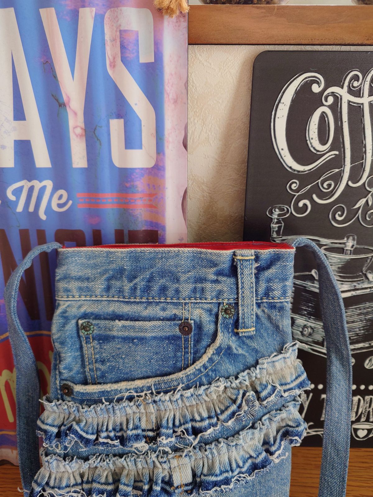 84☆USEDダメージデニムリメイク☆サコッシュ☆フリルショルダーバッグ