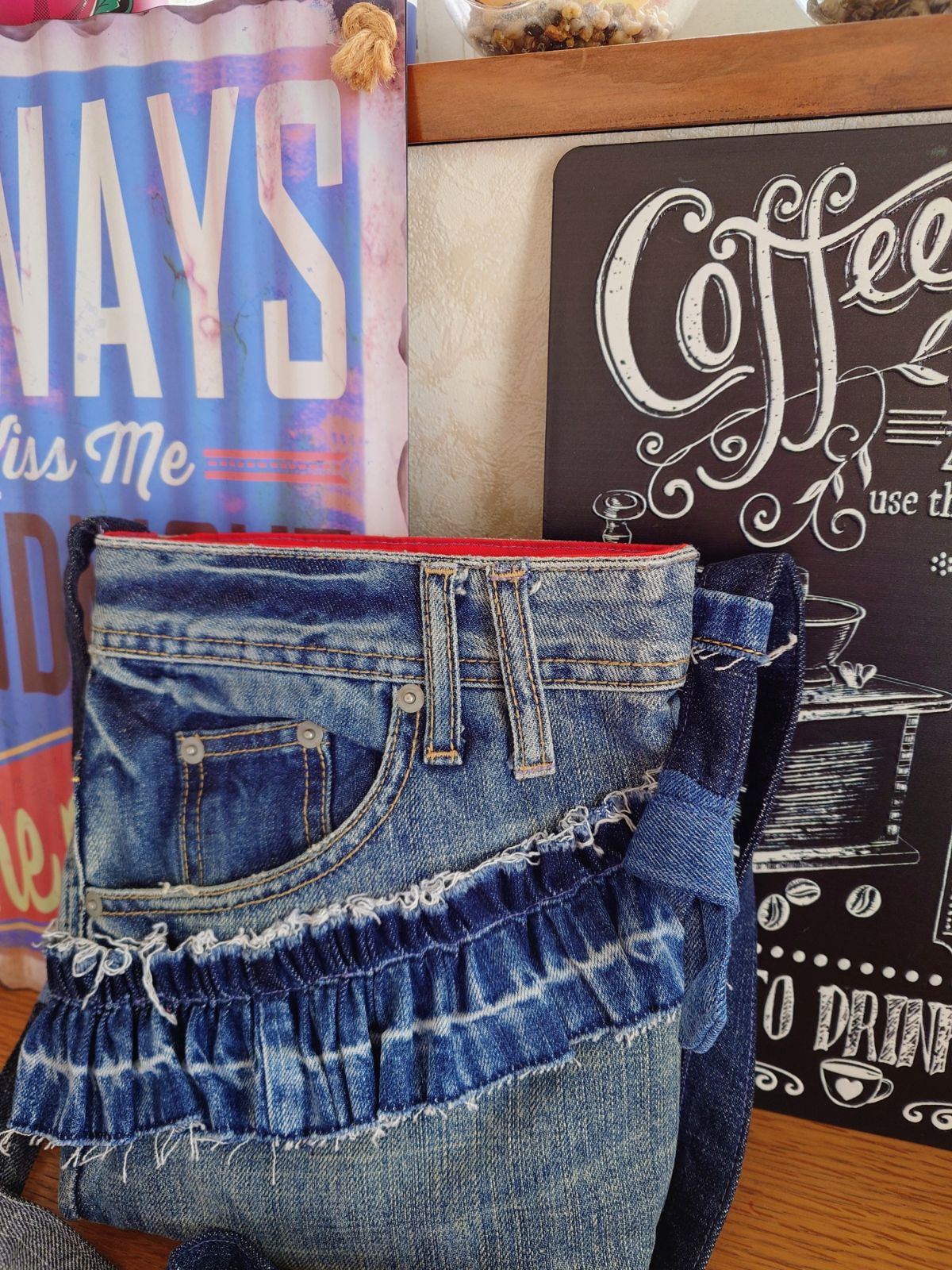 85☆USEDダメージデニムリメイク☆サコッシュ☆フリルショルダーバッグ