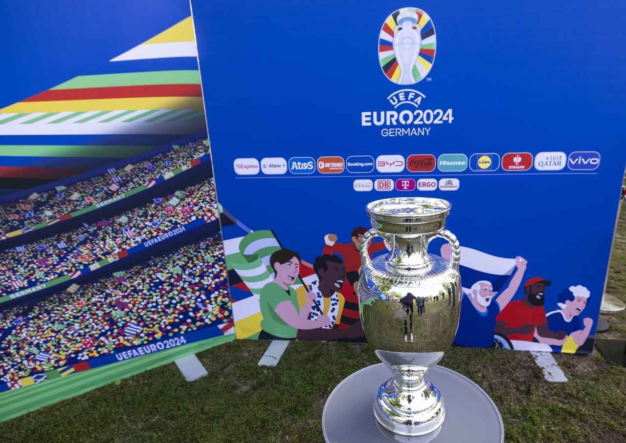 Hisense EURO2024 キーホルダー Metal Trophy Cup Keychain×1 - メルカリ