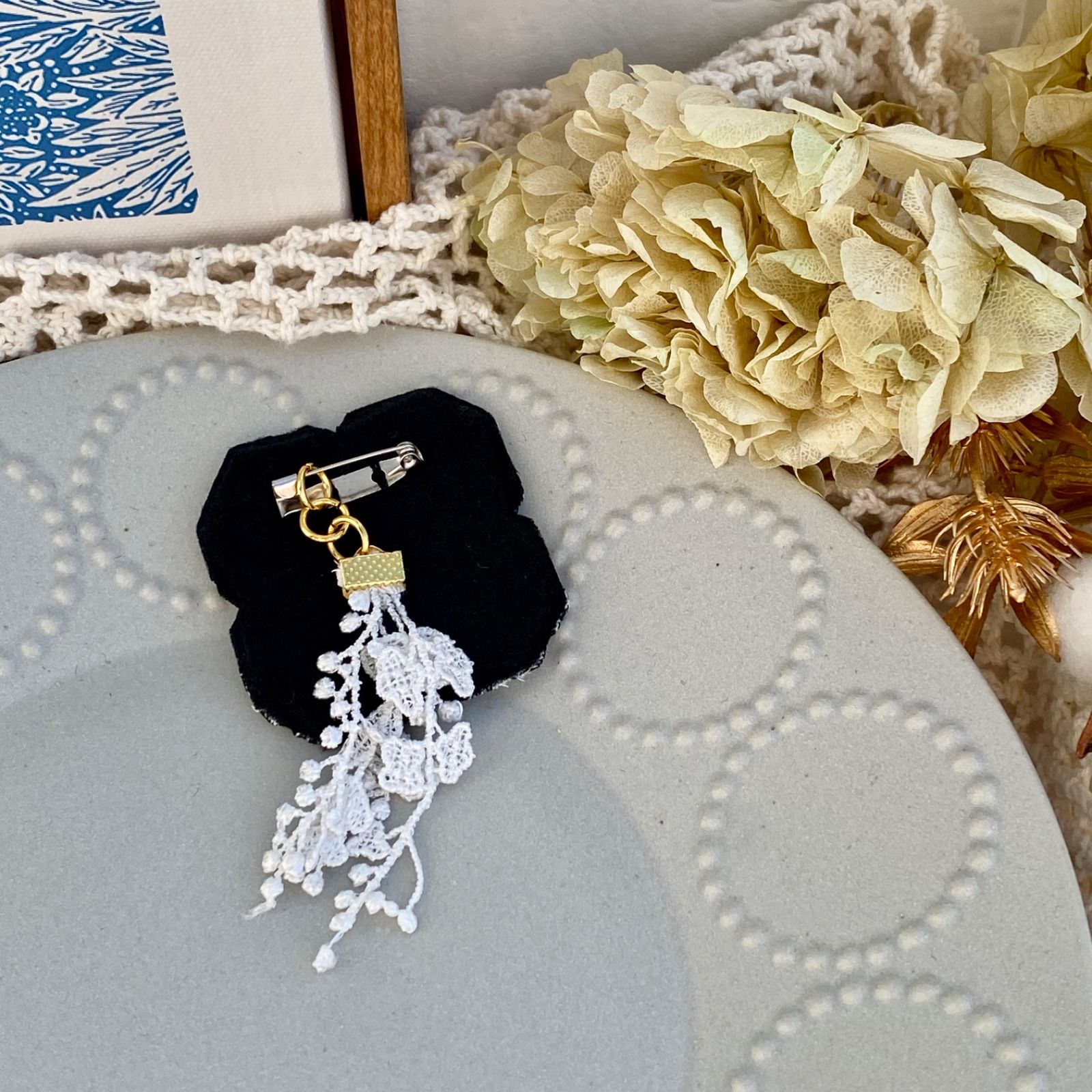 ミナペルホネン ブローチアネモネBK レースモチーフ付き - メルカリ