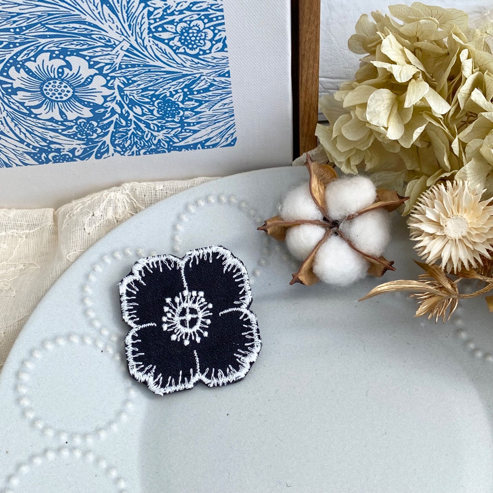 ミナペルホネン ブローチアネモネBK レースモチーフ付き - メルカリ