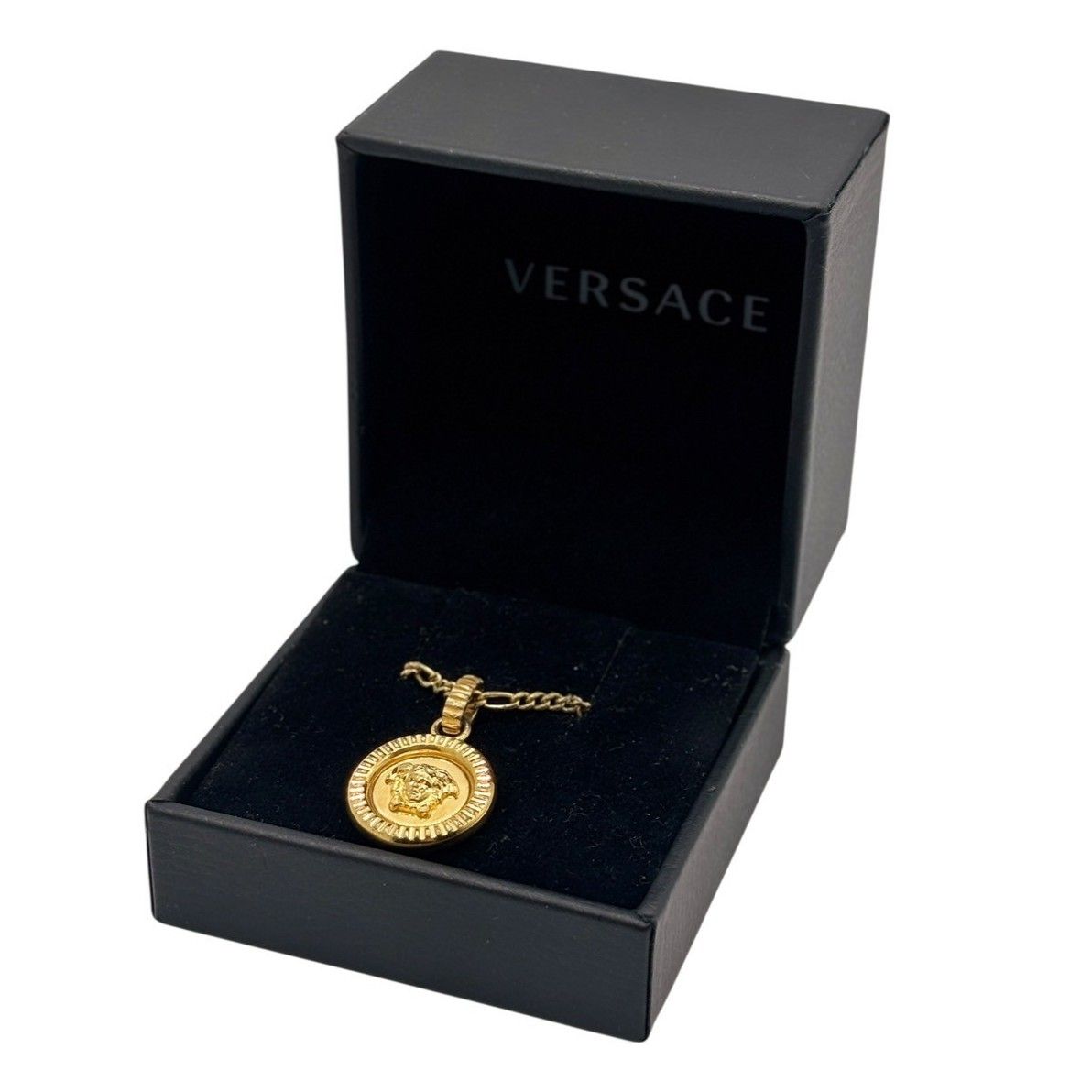 首元で語る、ヴェルサーチの支配力】 VERSACE メデューサ ネックレス