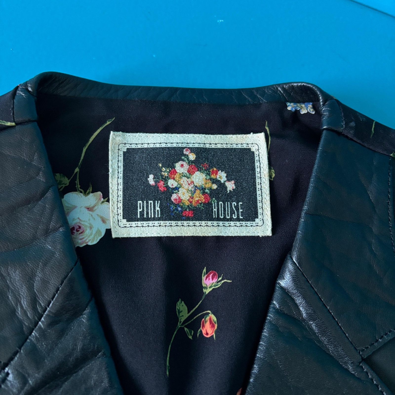 1498 ピンクハウス 牛革 レザーベスト 花柄切替 黒 ジレ 本革 フラワー PINK HOUSE - 1498 ピンクハウス 牛革 レザーベスト 花柄切替 黒 ジレ