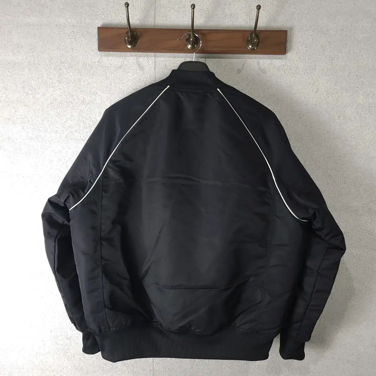 アディダス プレミアム カレッジエイト ジャケット L - メルカリ