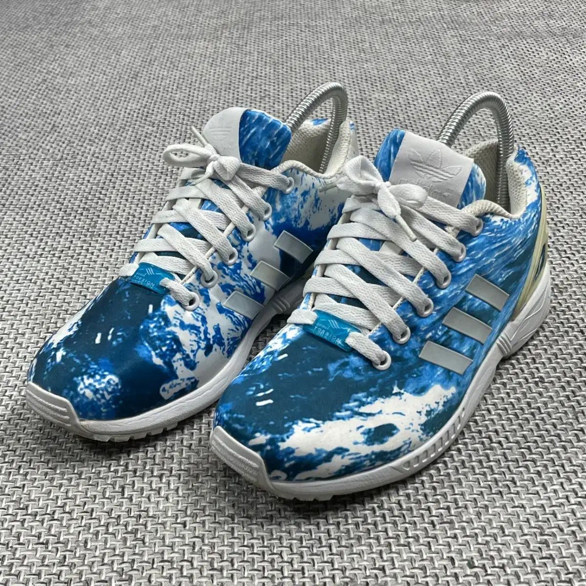 アディダス ZX flux oceans print Blue スニーカー 245 - メルカリ