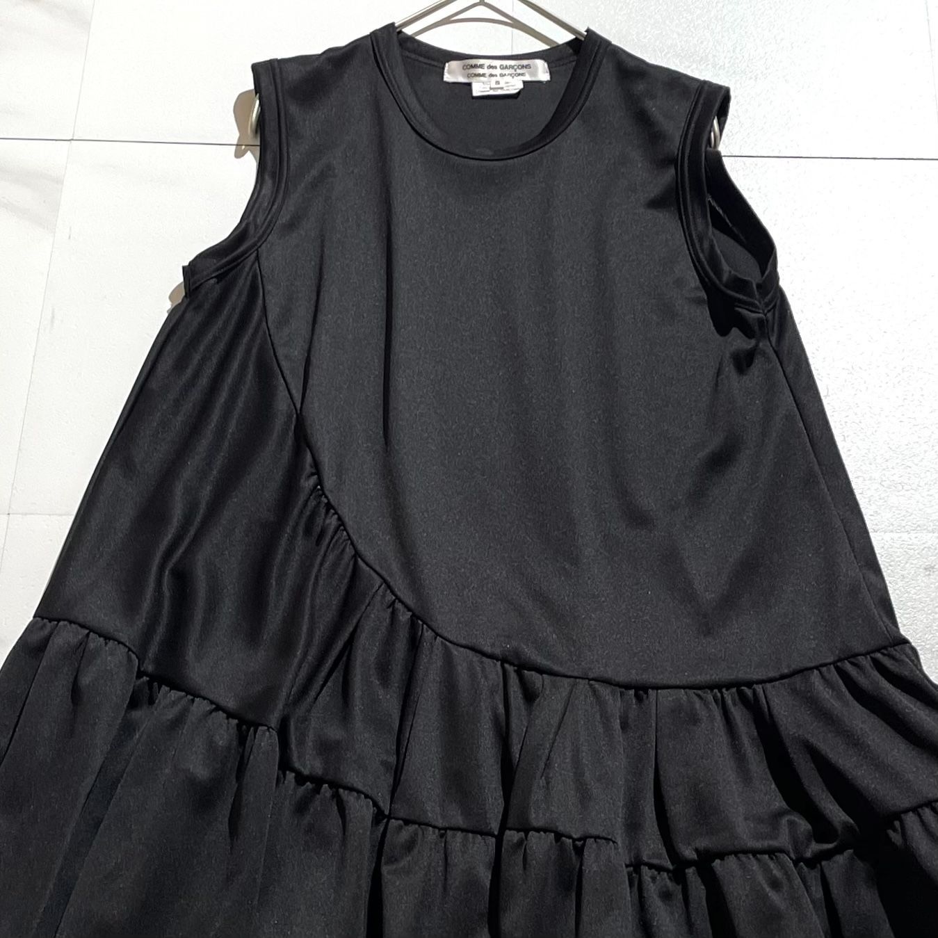 COMME des GARCONS BLACK ワンピースフリル AD2023 【公式通販】