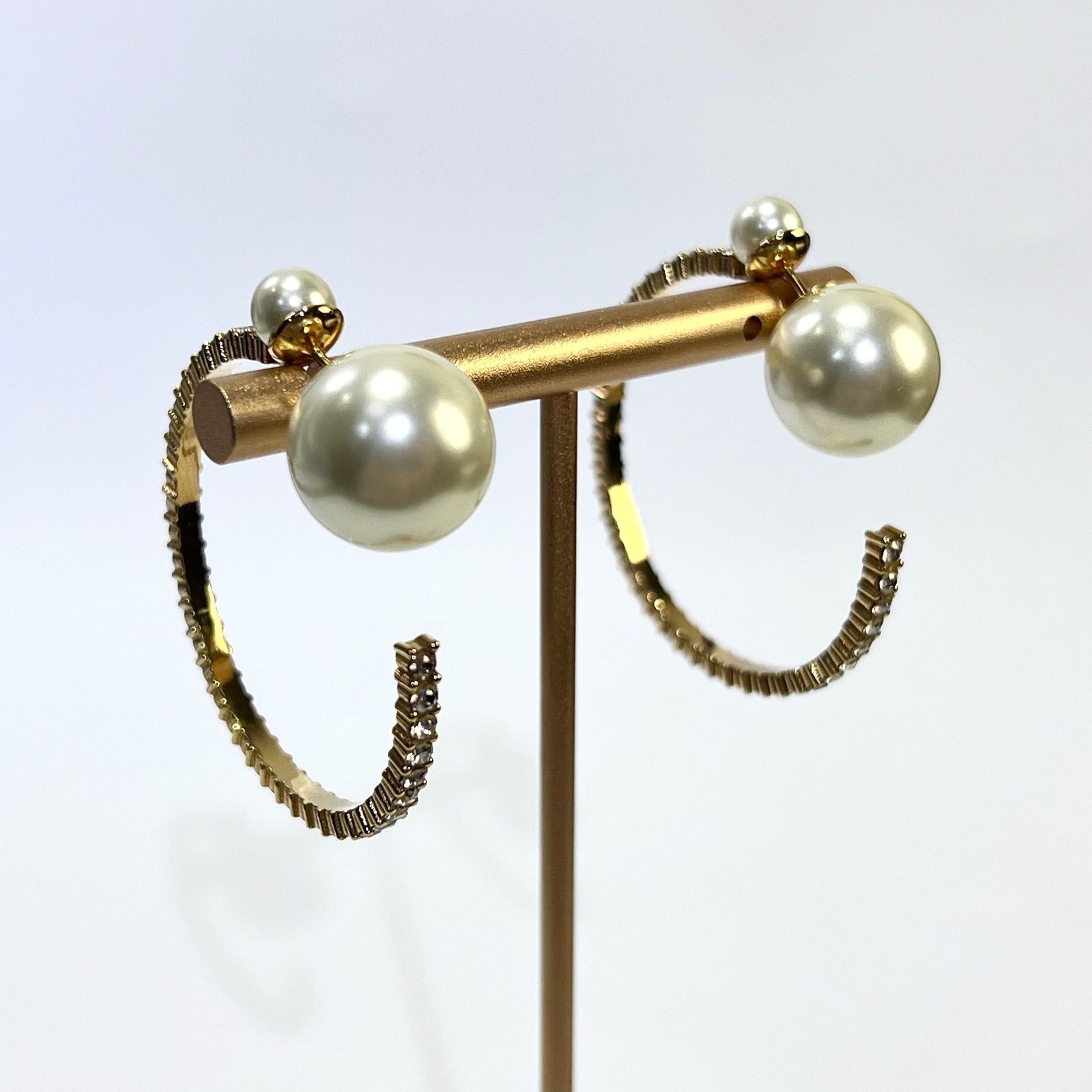 Dior ディオール トライバル クリスタル フェイクパール フープ ピアス