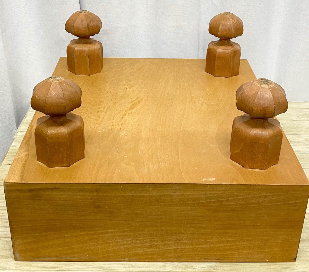 ZK252】囲碁盤 木製 無垢材 厚み14.5cm 脚付 天然木 碁盤 伝統工芸