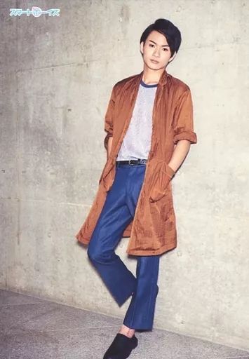 【中古】生写真(男性) 山木透/全身・衣装茶色・青・白・両手ポケット・右足曲げ・背景グレー/「スマチャレ!! 山木透vs吉田翔吾～リアル対決イベント～」L版ブロマイドA