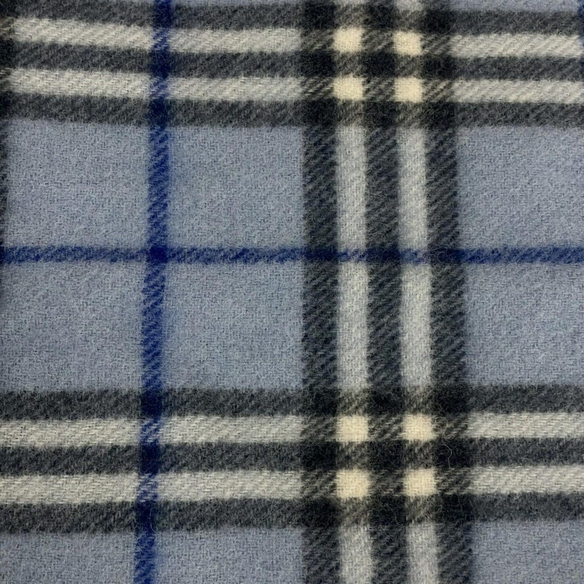 BURBERRY　LONDON　バーバリー　チェック　大判　グレー　青　黒　白 Burberry LONDON(バーバリーロンドン) マフラー美品 ライトブルー