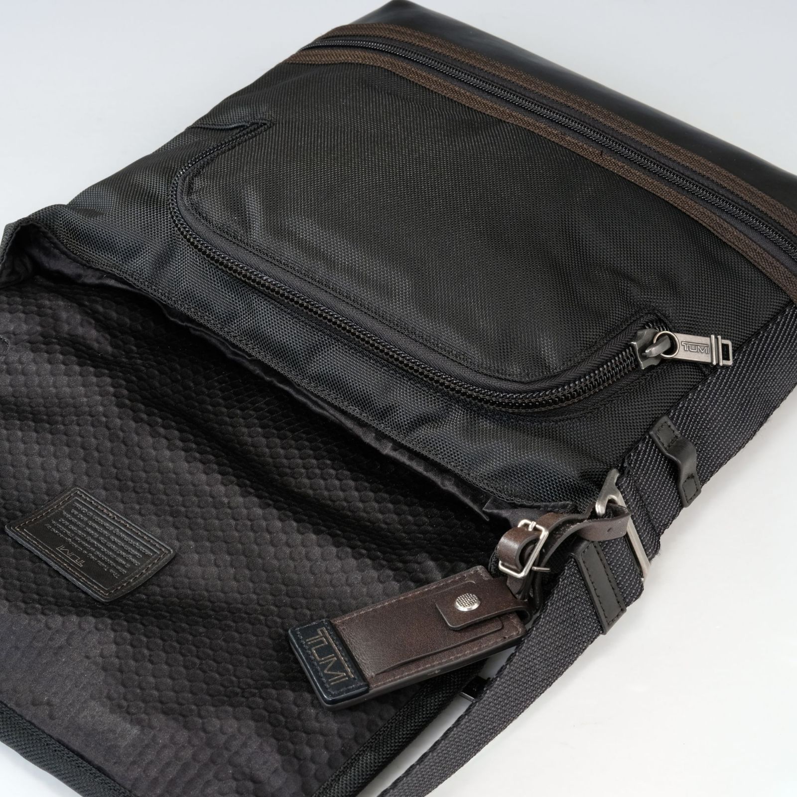 ✨極美品✨ TUMI 22321DTH メッセンジャーバッグ ブラック ブラウン ✨極美品✨ TUMI 22321DTH メッセンジャーバッグ ブラック ブラウン