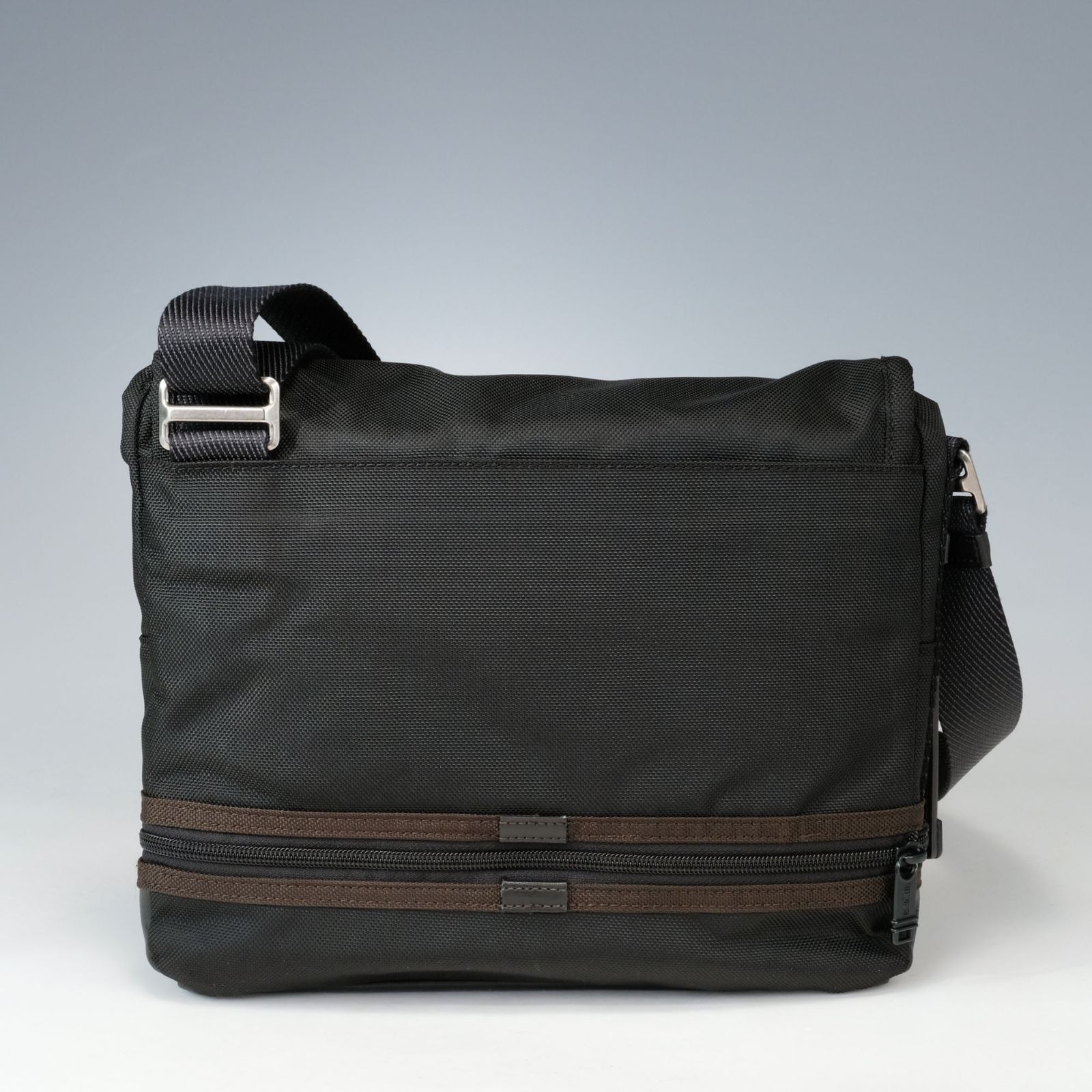 ⭐︎値下げ【美品】TUMI ブラック メッセンジャーバッグ 22371HKH 美品】TUMI ショルダーバッグ メッセンジャーバッグ スクエア 22371HKH