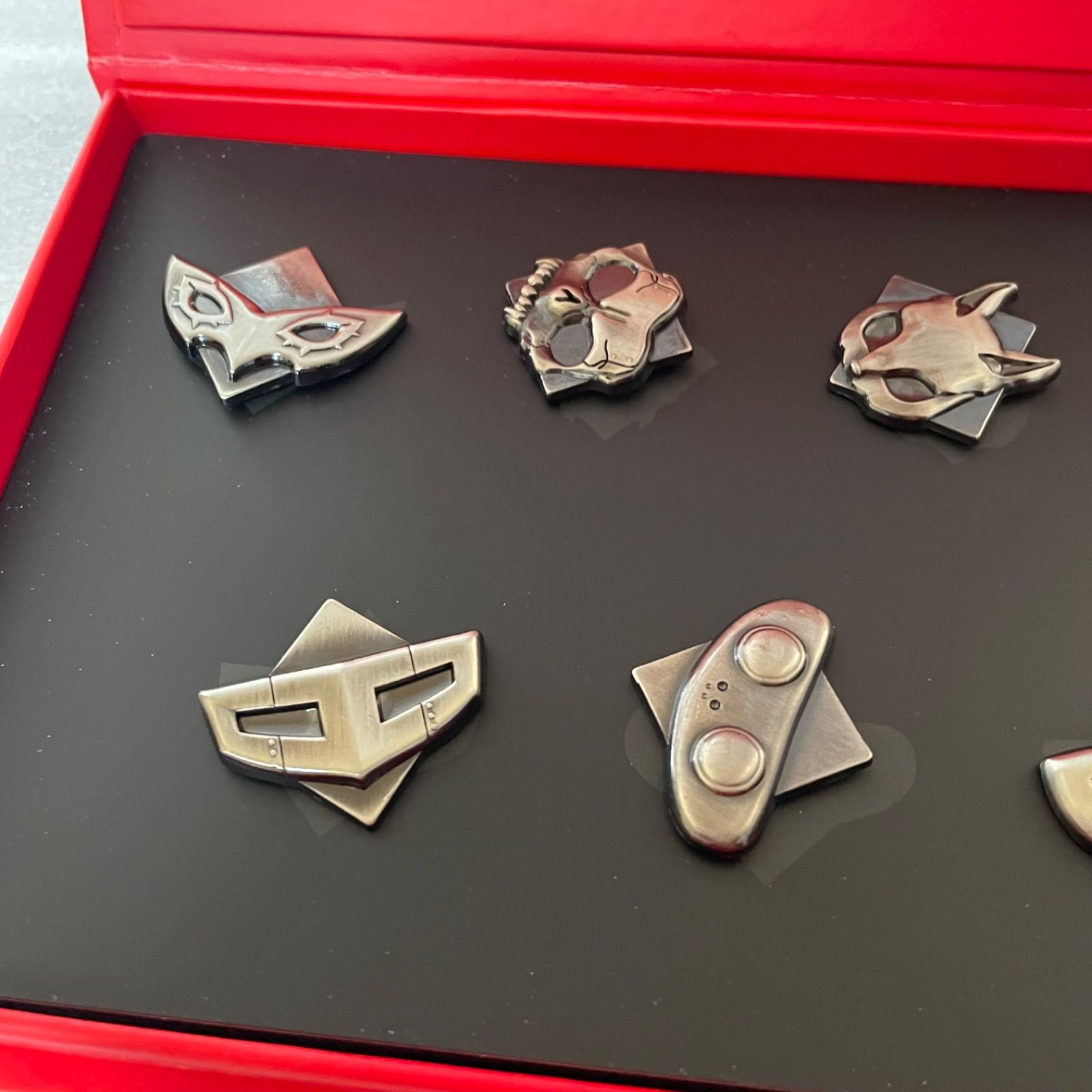仮面ピンバッジコレクション ペルソナ5 V6 - メルカリ