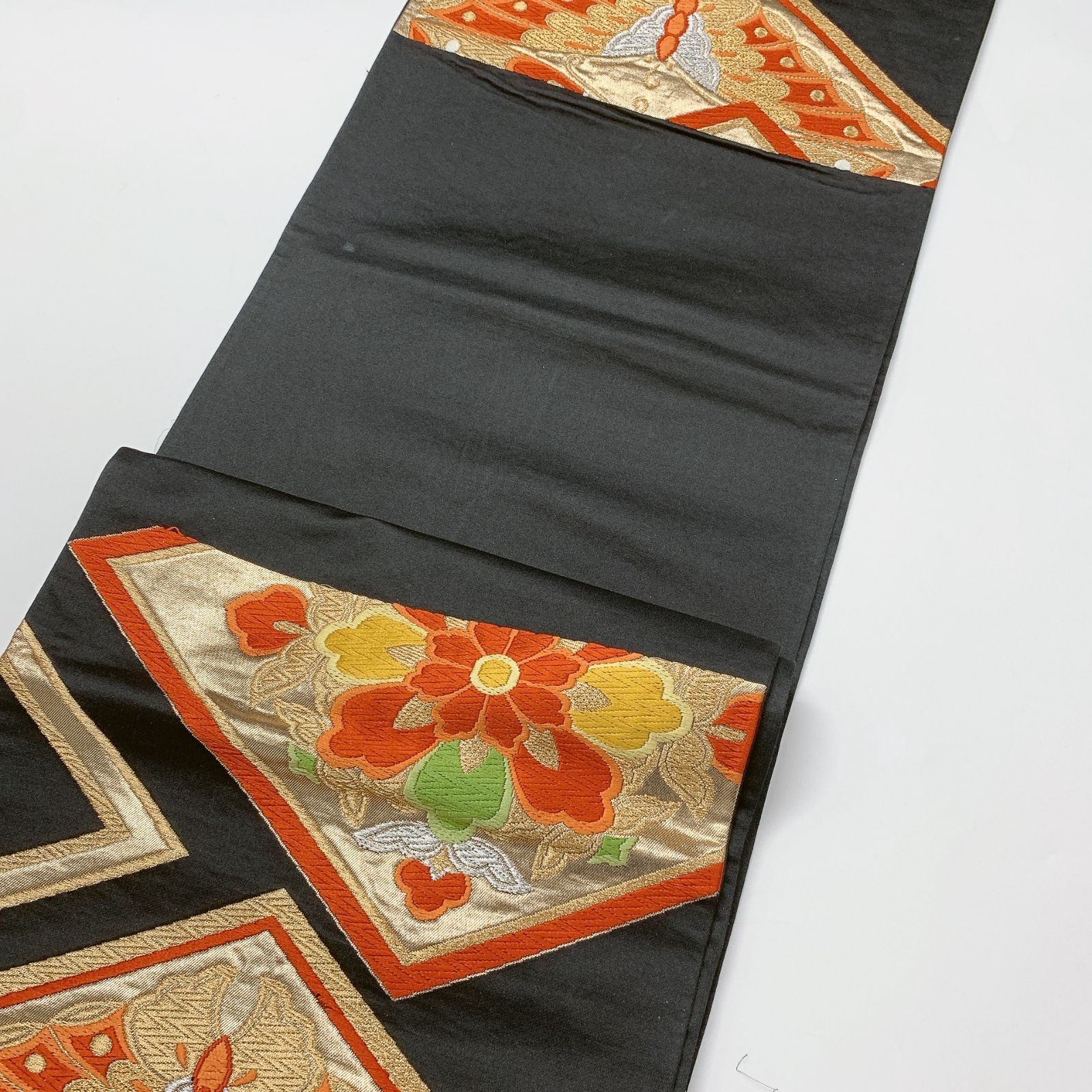 A 三越扱い 華文に菊模様 金銀糸 黒地 正絹 六通 袋帯 フォーマル O15 A 三越扱い 華文に菊模様 金銀糸 黒地 正絹 六通 袋帯 フォーマル O15 -