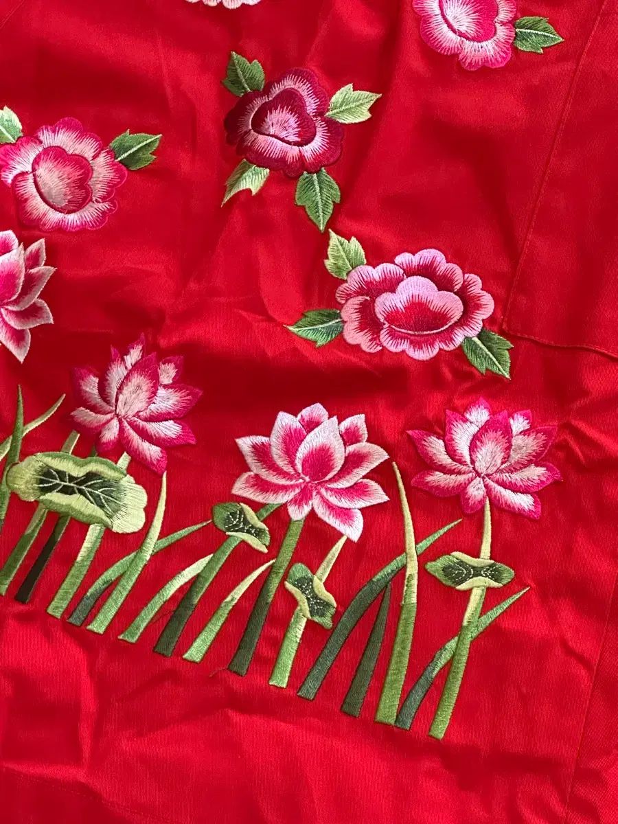 花刺繍 赤 エプロン (新品) アジアナ限定 記念品 - メルカリ