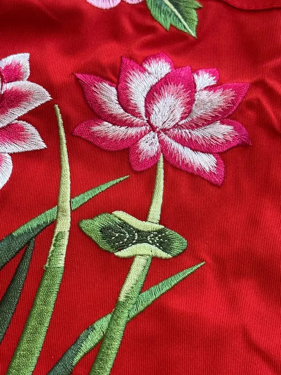 ハンドメイド作家 mifumi マリアのエプロン 赤いお花刺繍 ベルトッツィ フルエプロン _ フィオッキ レッド