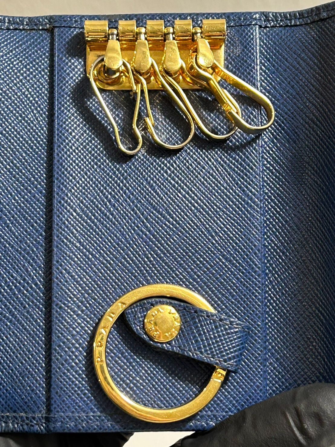 PRADA】極美品 プラダ サフィアーノ キーケース 1PG004 ブルー - メルカリ