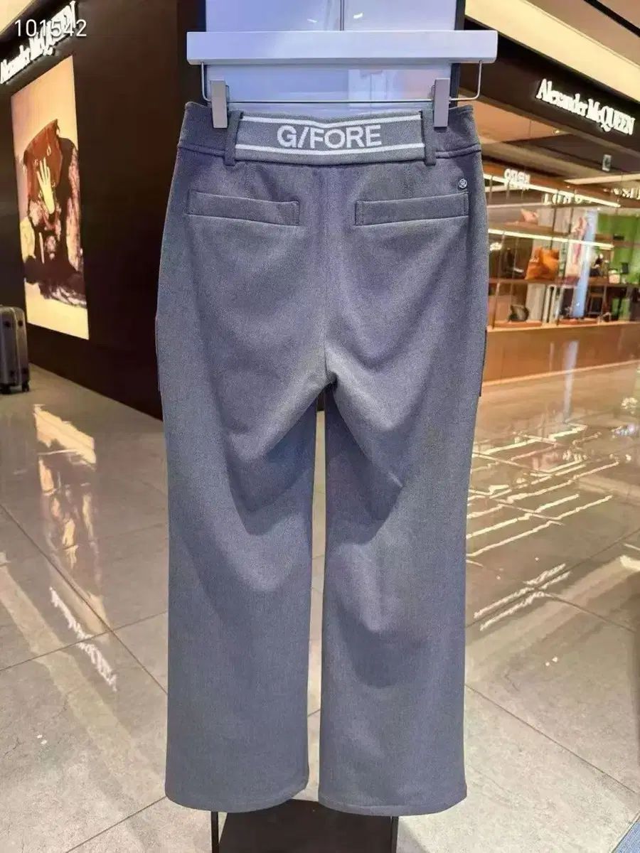 新品) G FORE(ジーフォア) レディース 防風 フレア CUT パンツ - メルカリ