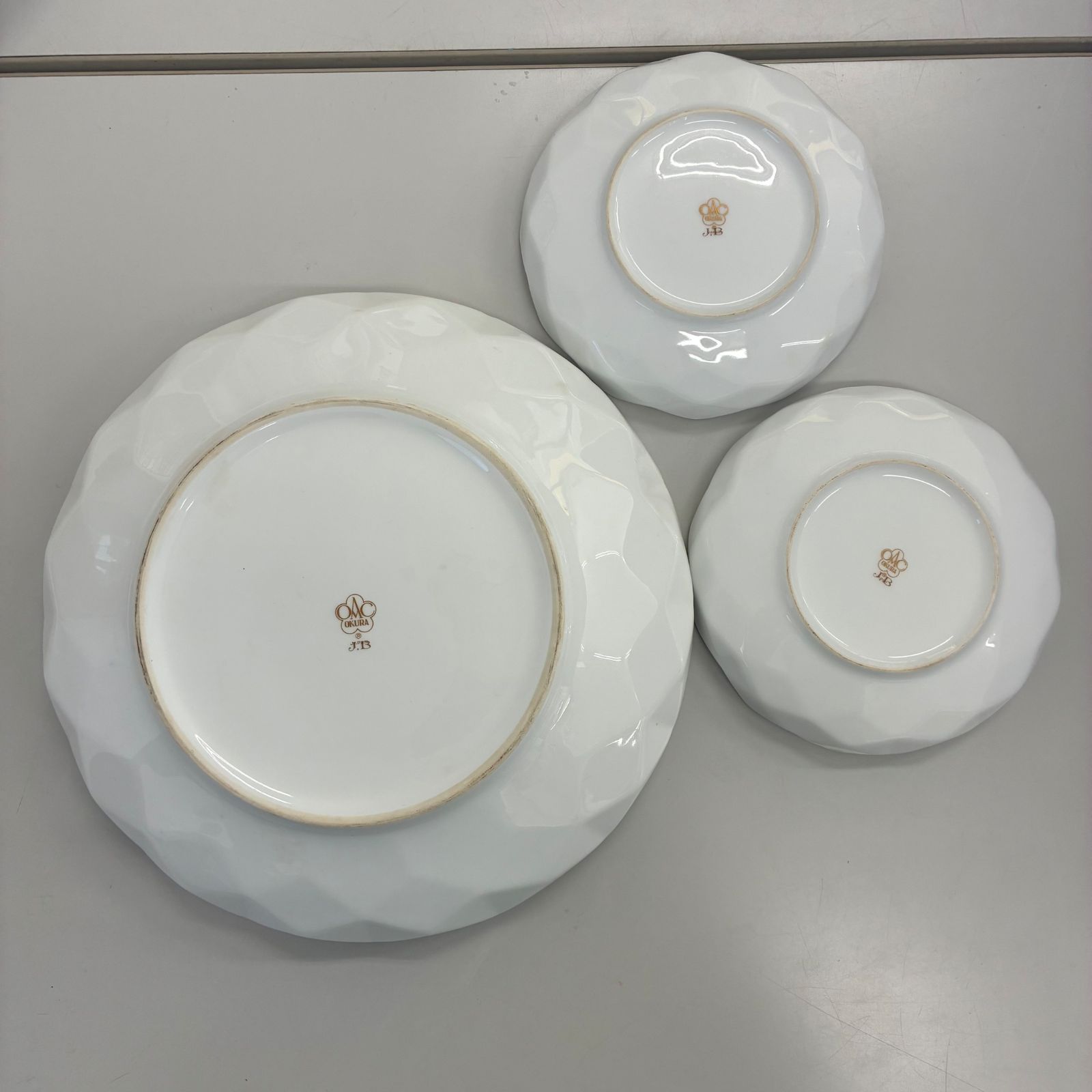 ☆大倉陶園 OKURA 鳥 金彩 皿 大皿 小皿 3枚セット - メルカリ