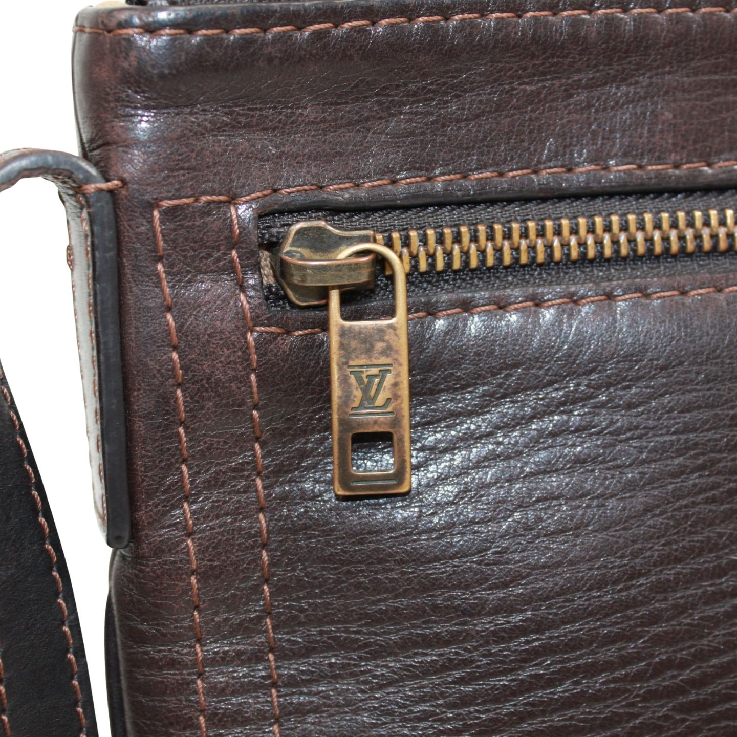 ルイヴィトン ユタ ポシェット・シャウニー カフェ ダークブラウン