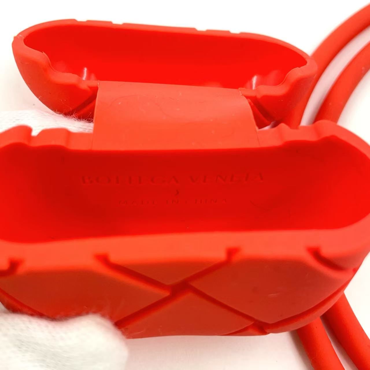 BOTTEGA VENETA イントレチャート イヤホンケース ラバー オレンジ