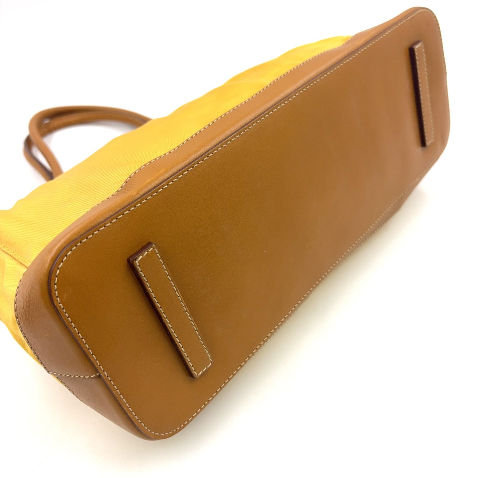 PRADA ショルダーバック レザー ナイロン 金 3角ロゴ PRADA（プラダ） ナイロン 三角ロゴ ショルダーバッグ - ベージュ