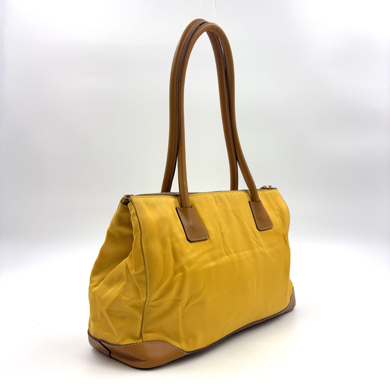 PRADA ショルダーバック レザー ナイロン 金 3角ロゴ PRADA（プラダ） ナイロン 三角ロゴ ショルダーバッグ - ベージュ