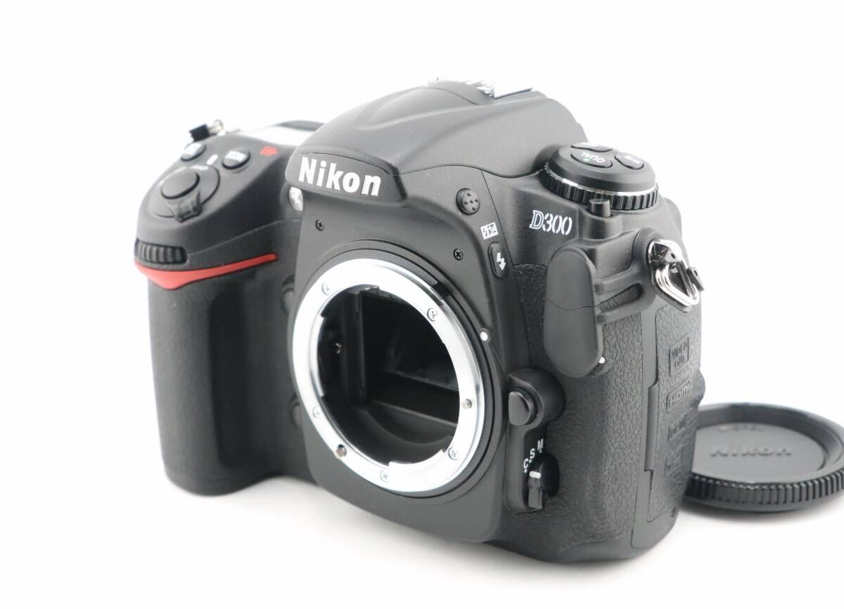 ☆美品☆ショット数1,710 回☆ニコン NIKON D300 ボディ ☆ W0180