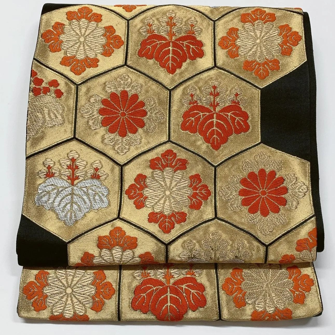 A 三越扱い 華文に菊模様 金銀糸 黒地 正絹 六通 袋帯 フォーマル O15 A 三越扱い 華文に菊模様 金銀糸 黒地 正絹 六通 袋帯 フォーマル O15 -