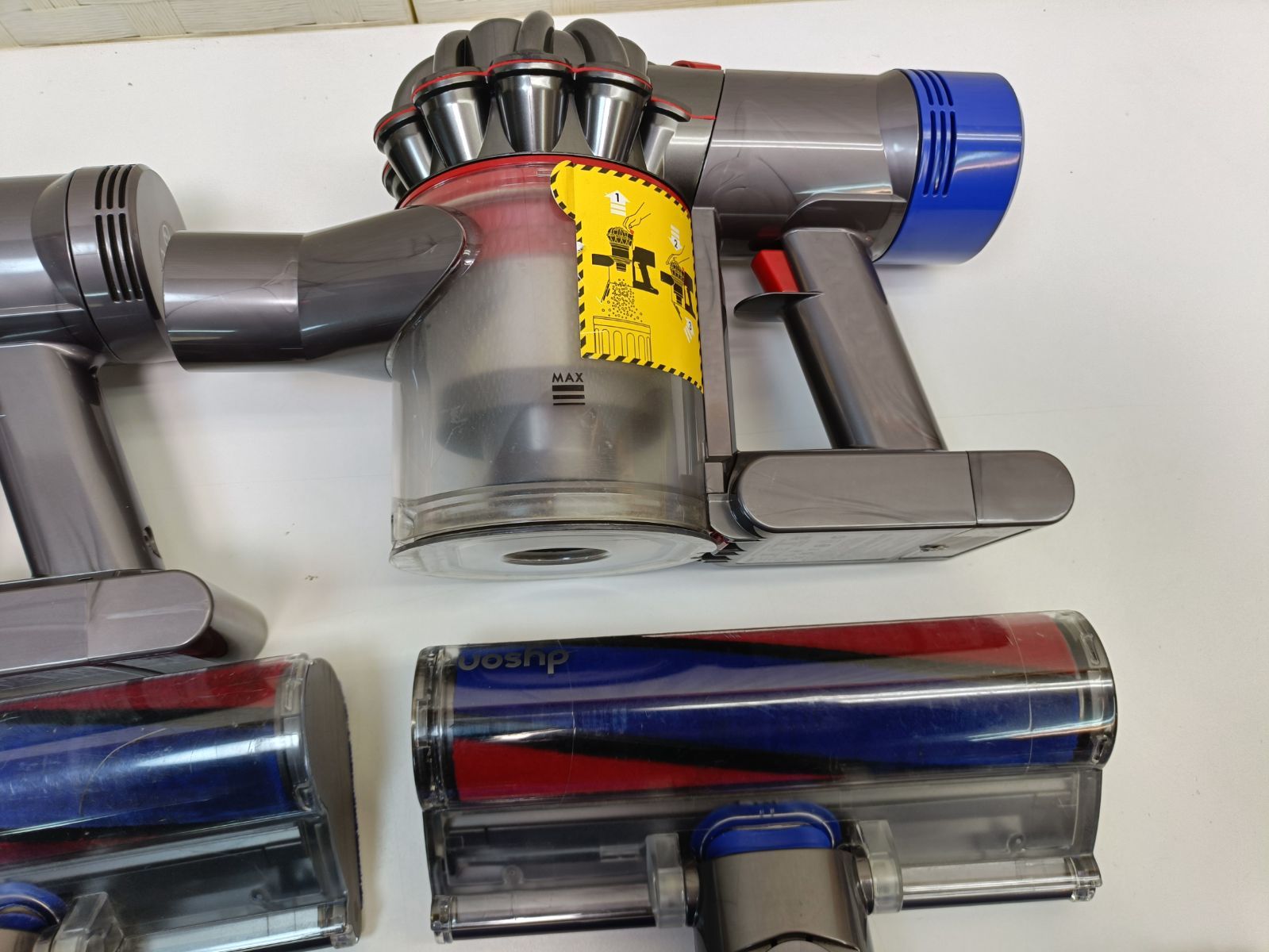ジャンク品Dyson SV11(2台)-SV9 ジャンク品 ダイソン Dyson 掃除機 コードレスクリーナー SV11 2台