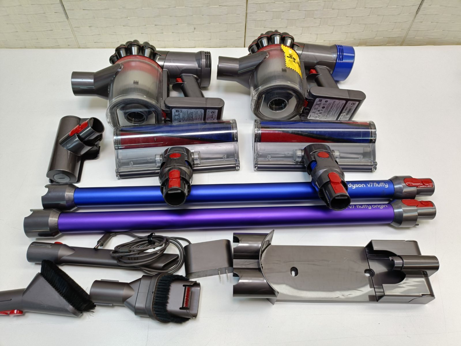 ジャンク品 ダイソン Dyson 掃除機 コードレスクリーナー SV11 2台