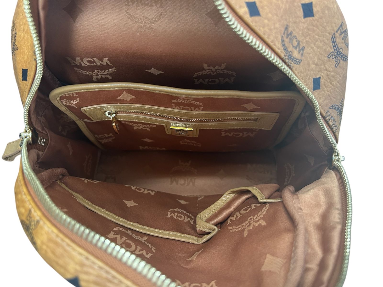 MCM (エムシーエム) バックパックコニャックリュック ショルダーポーチ