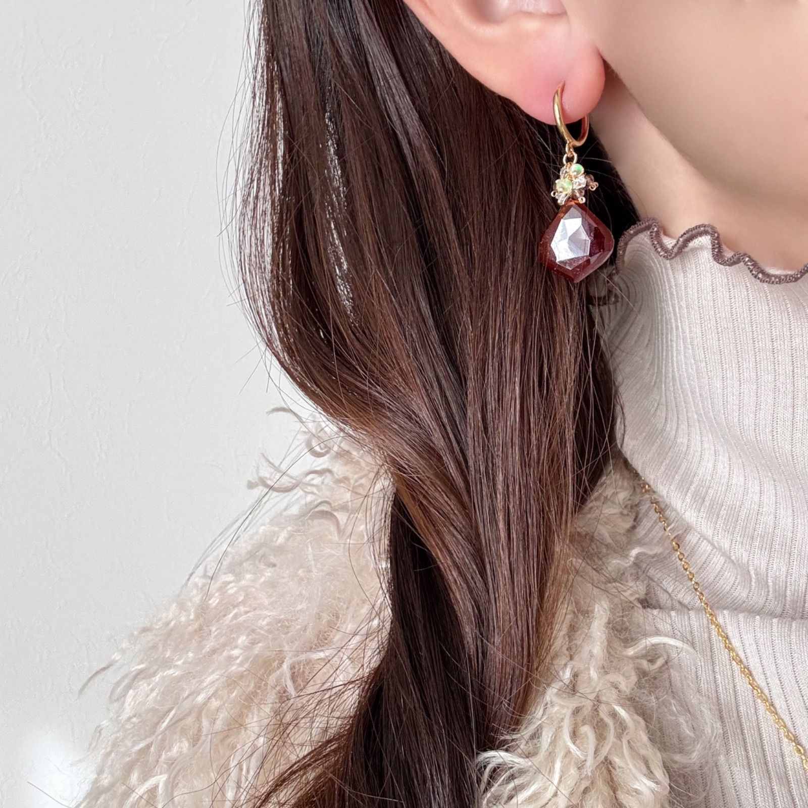 ヘソナイトガーネット・プレシャスオパールの 実りピアス(14kgf